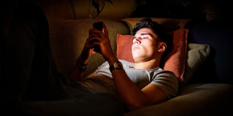 Linking youth social media use to mental health decline
